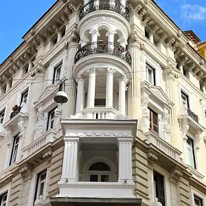 Le Petit Ρώμη