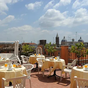 4* מלון Torino